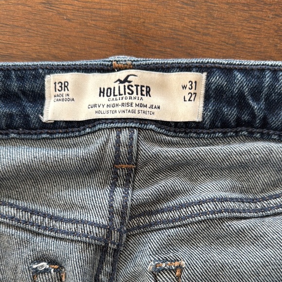Hollister High-Rise Ripped Jeans - Picture 2 of 4
